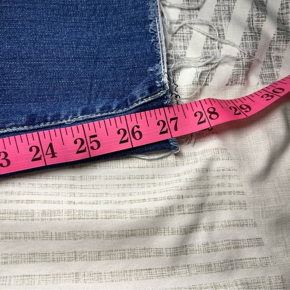 Torrid women’s Medium Wash casual Crop Boyfriend fit denim raw Hem Jeans in 24 - Picture 10 of 12